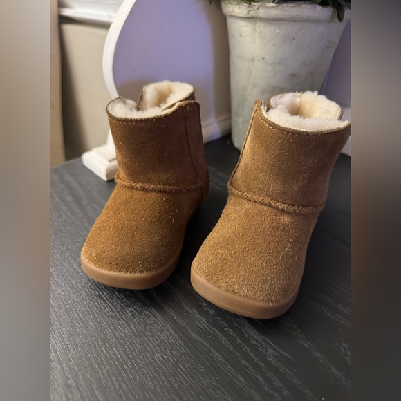 Ugg boots for toddler size 4-5c toddler preloved - Picture 10 of 11